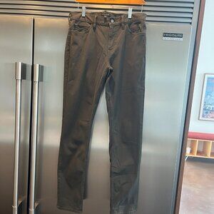 New Banana Republic Traveler Jean in Olive: 30" x 32" Slim Fit.
